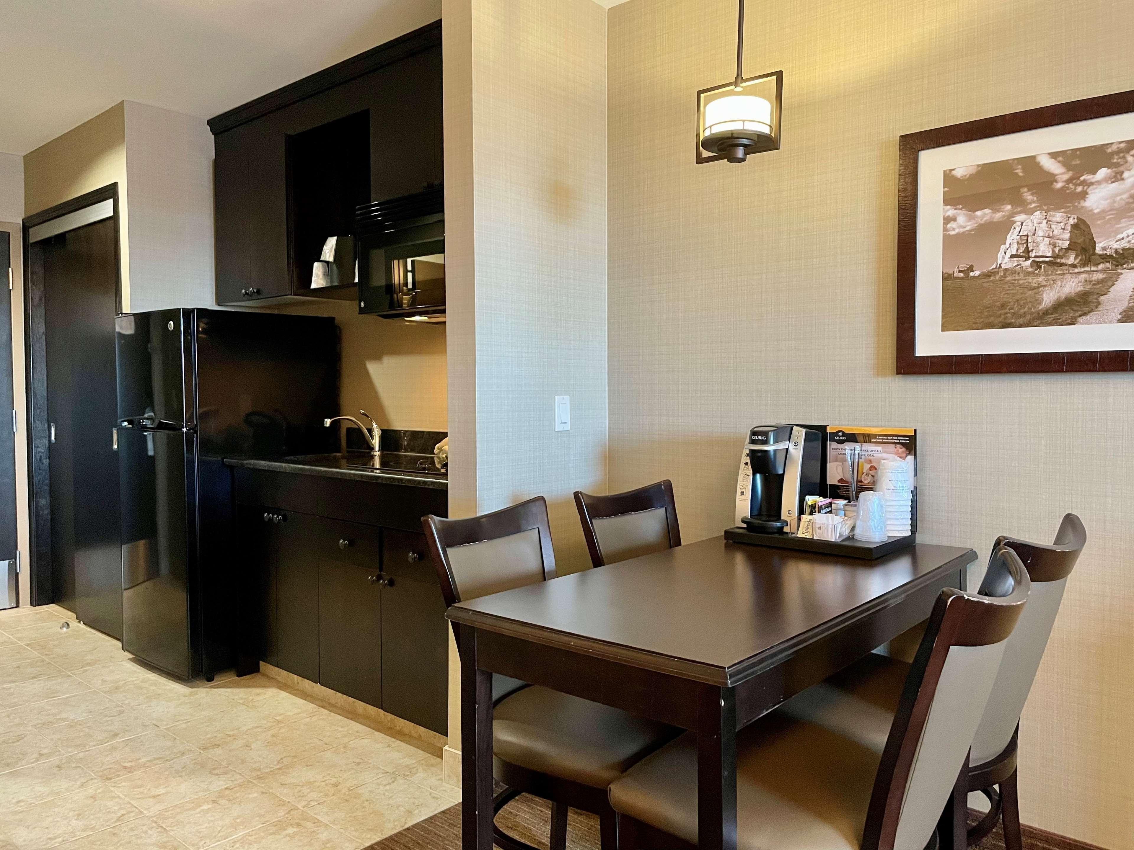 Best Western Plus Okotoks Inn & Suites Exterior foto